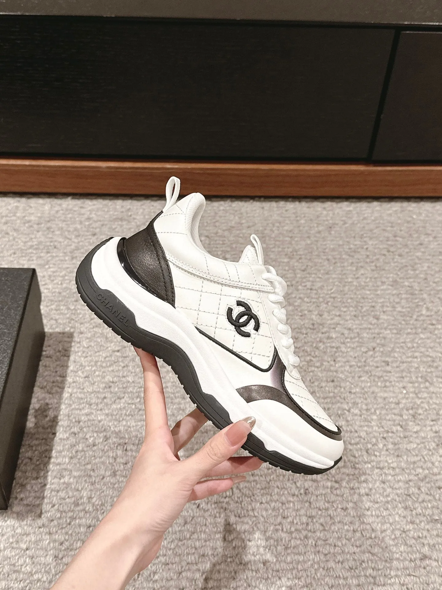 CHANEL CLASSIC MIX IN WHITE Quick dispatch LAMBSKIN BLACK Rich collection SNEAKER