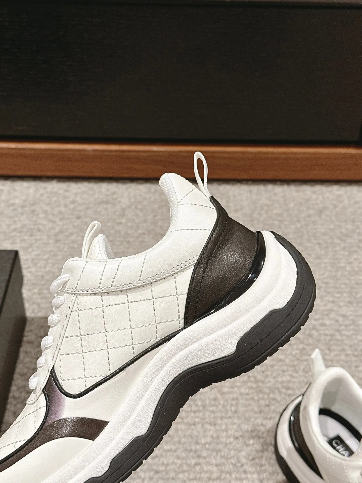 CHANEL CLASSIC MIX IN WHITE Quick dispatch LAMBSKIN BLACK Rich collection SNEAKER