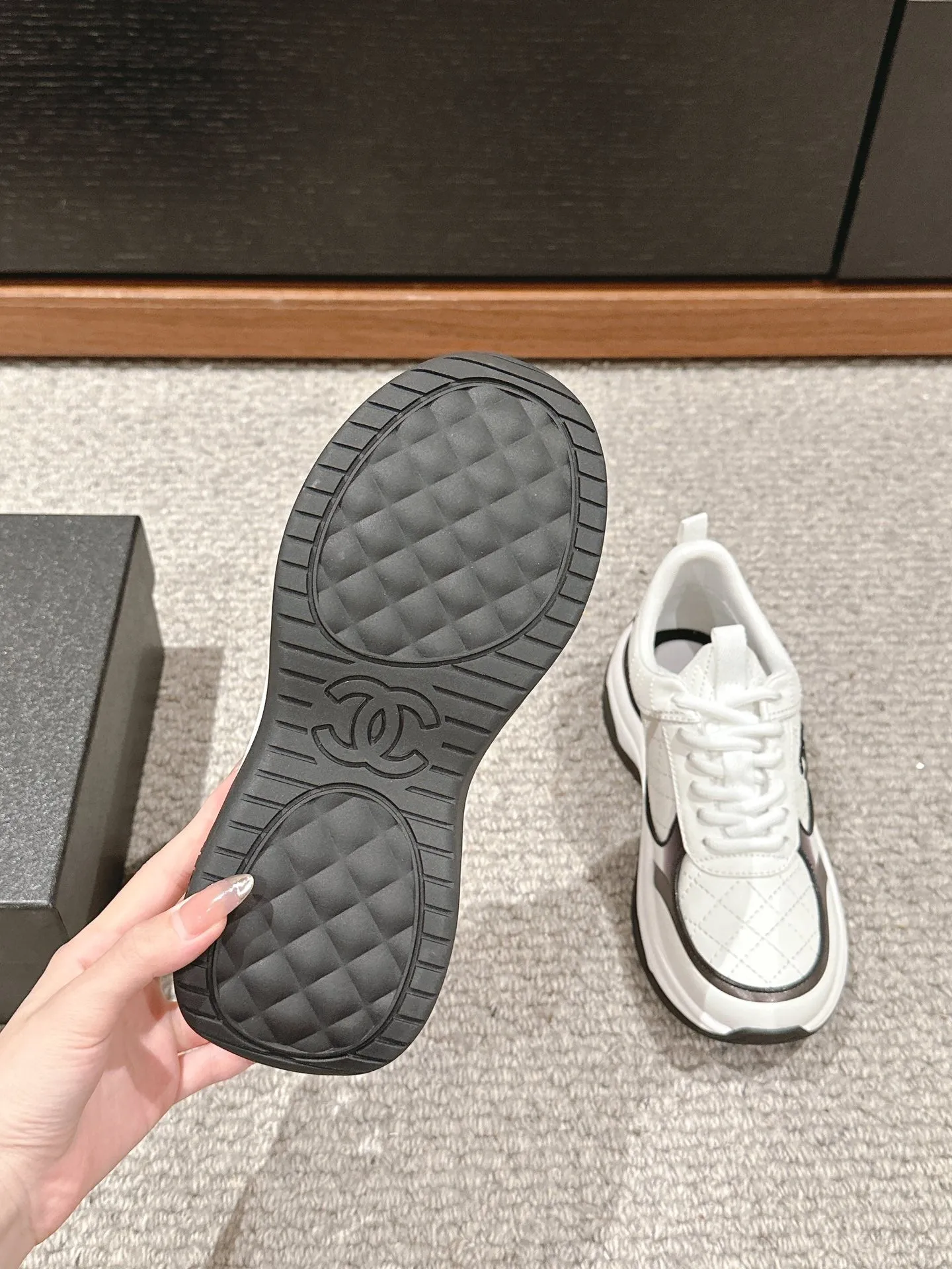 CHANEL CLASSIC MIX IN WHITE Quick dispatch LAMBSKIN BLACK Rich collection SNEAKER