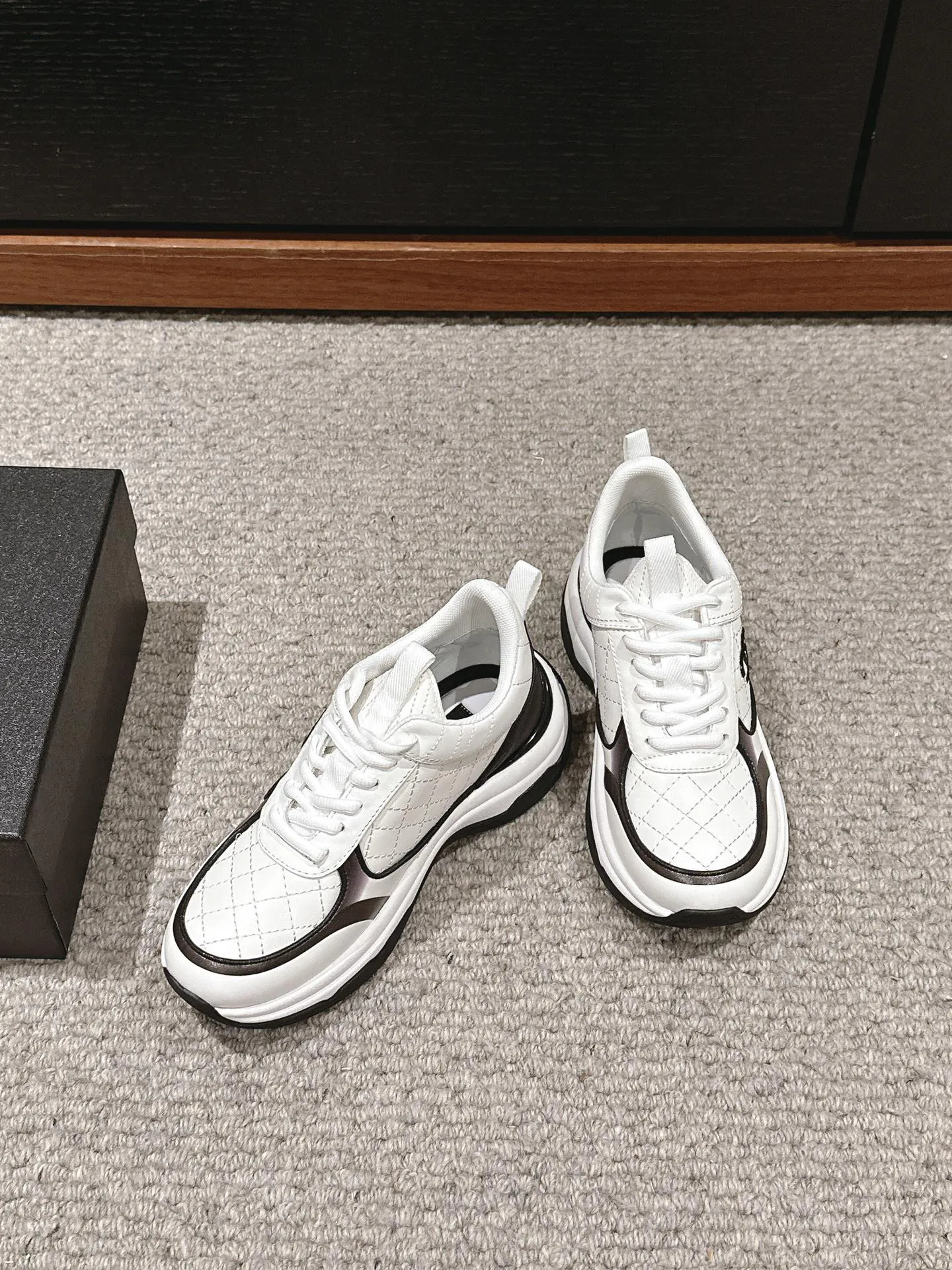 CHANEL CLASSIC MIX IN WHITE Quick dispatch LAMBSKIN BLACK Rich collection SNEAKER