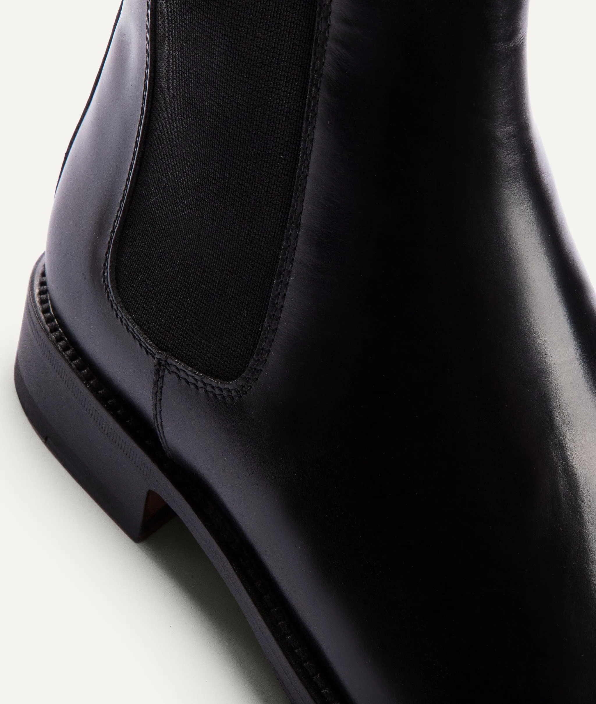 Classic Chelsea Boot in Calf Leather