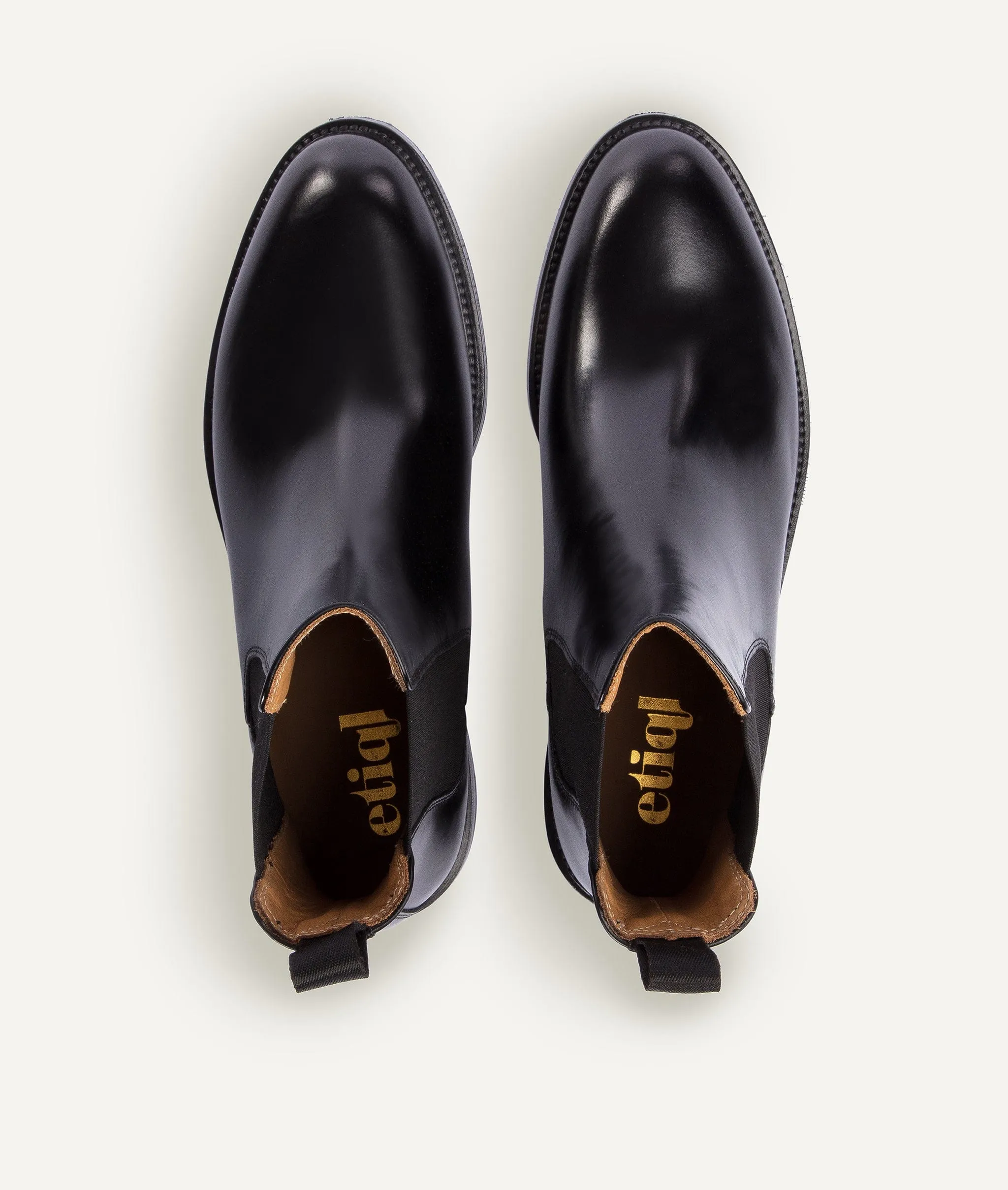 Classic Chelsea Boot in Calf Leather
