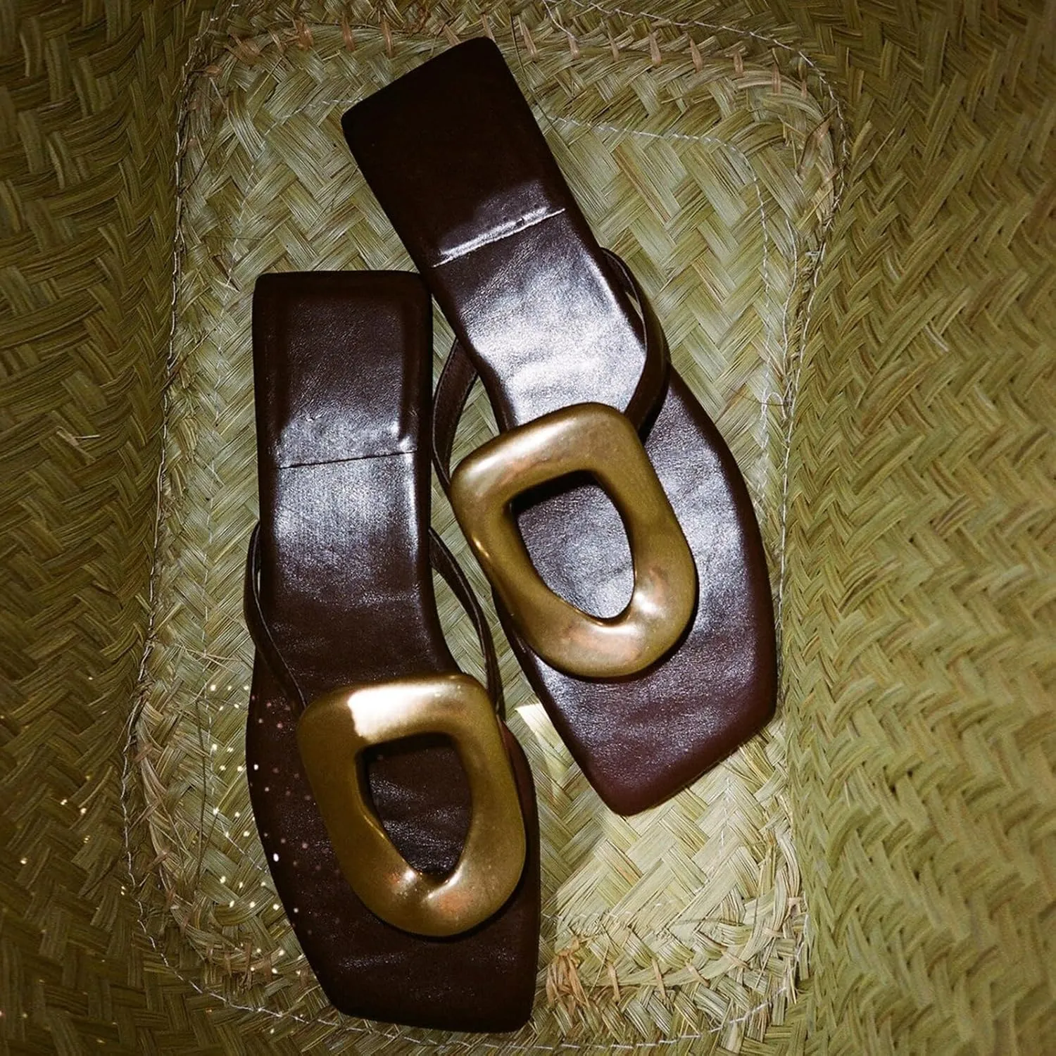 Flip Flop Sandals for Women Flat Thong Sandals Slip on Square Toe Slide Slipper Comfort Dressy Metal Hardware Decoration Summer Fashion Shoes