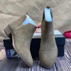 Kensie Glynda leather bootie 10