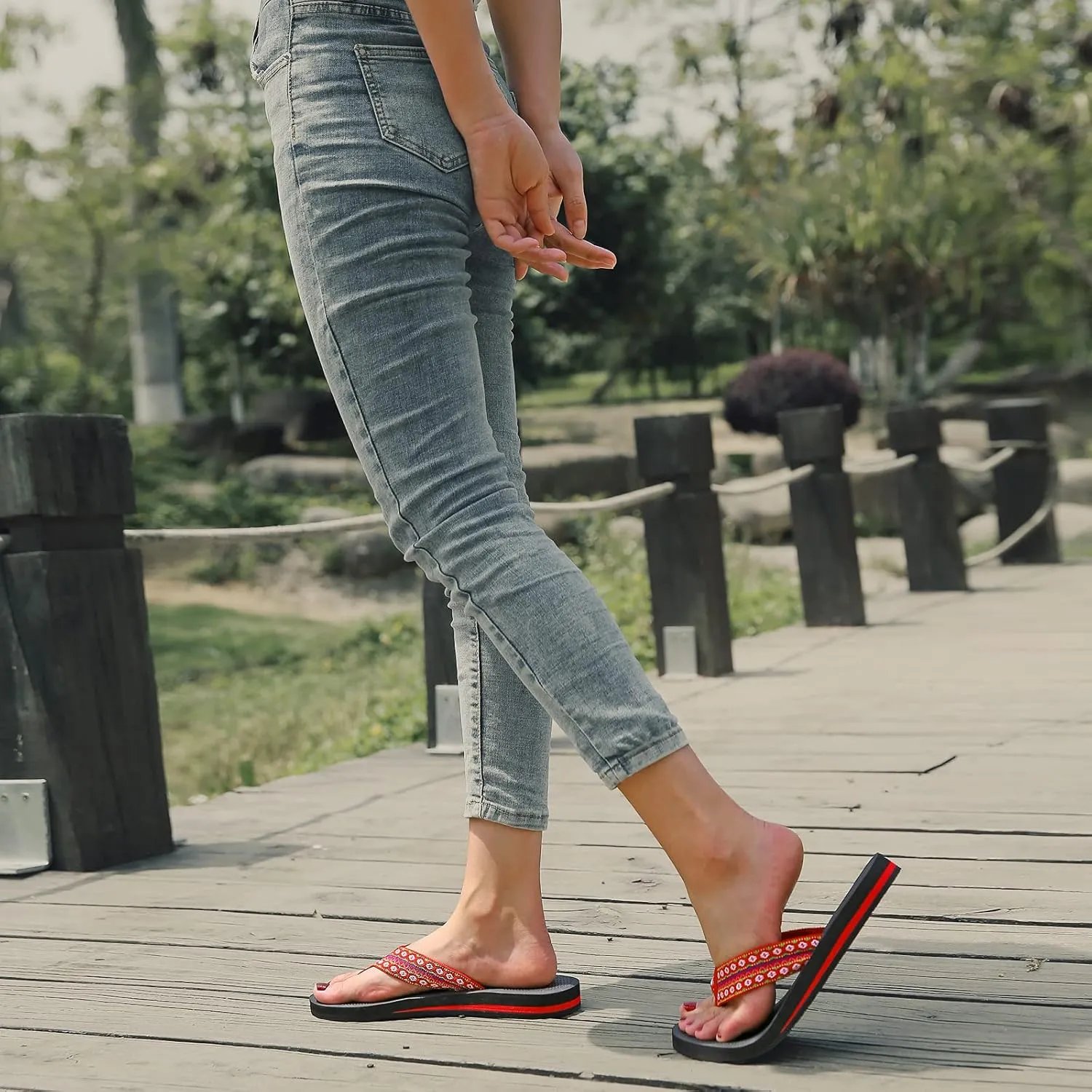 MEGNYA Women’s Flip Flops/Sandals/Summer Beach Slippers