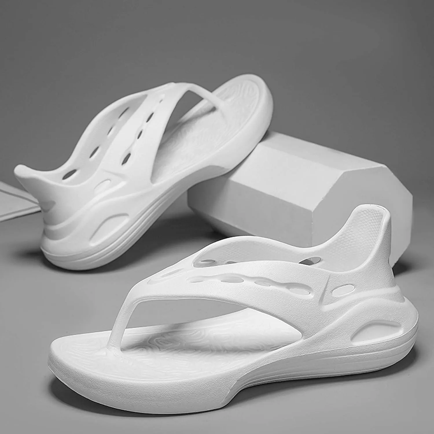 Men's Quick-Drying Flip Flops: Beach Slippers with Breathable Comfort