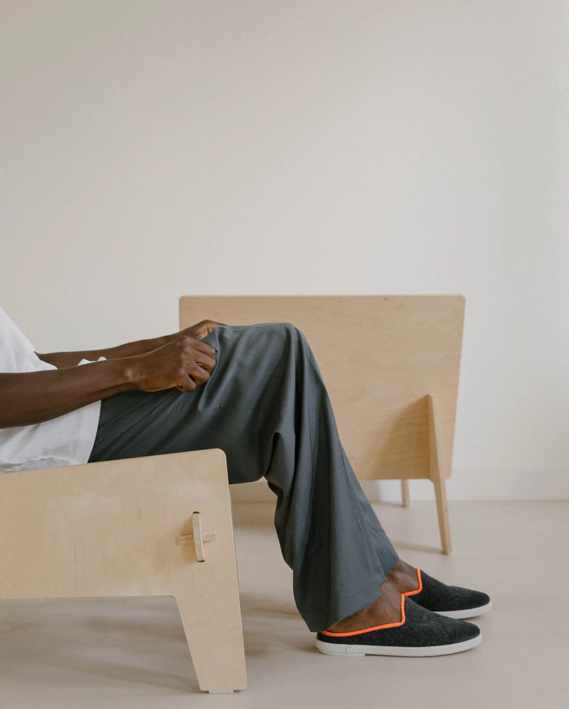 Mule homme laine, gris orange fluo