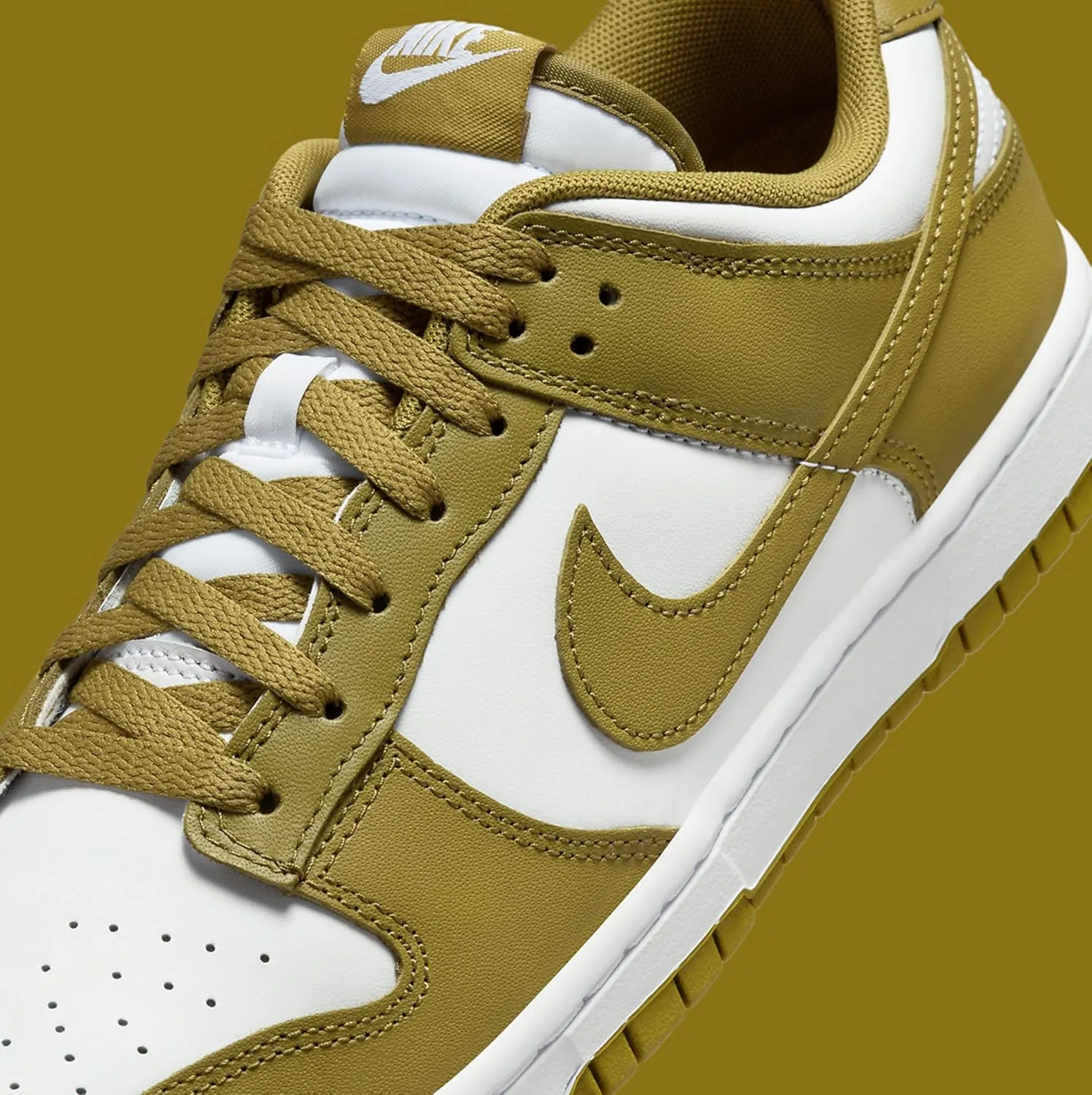 Nike Men's Dunk Low Retro Sneaker