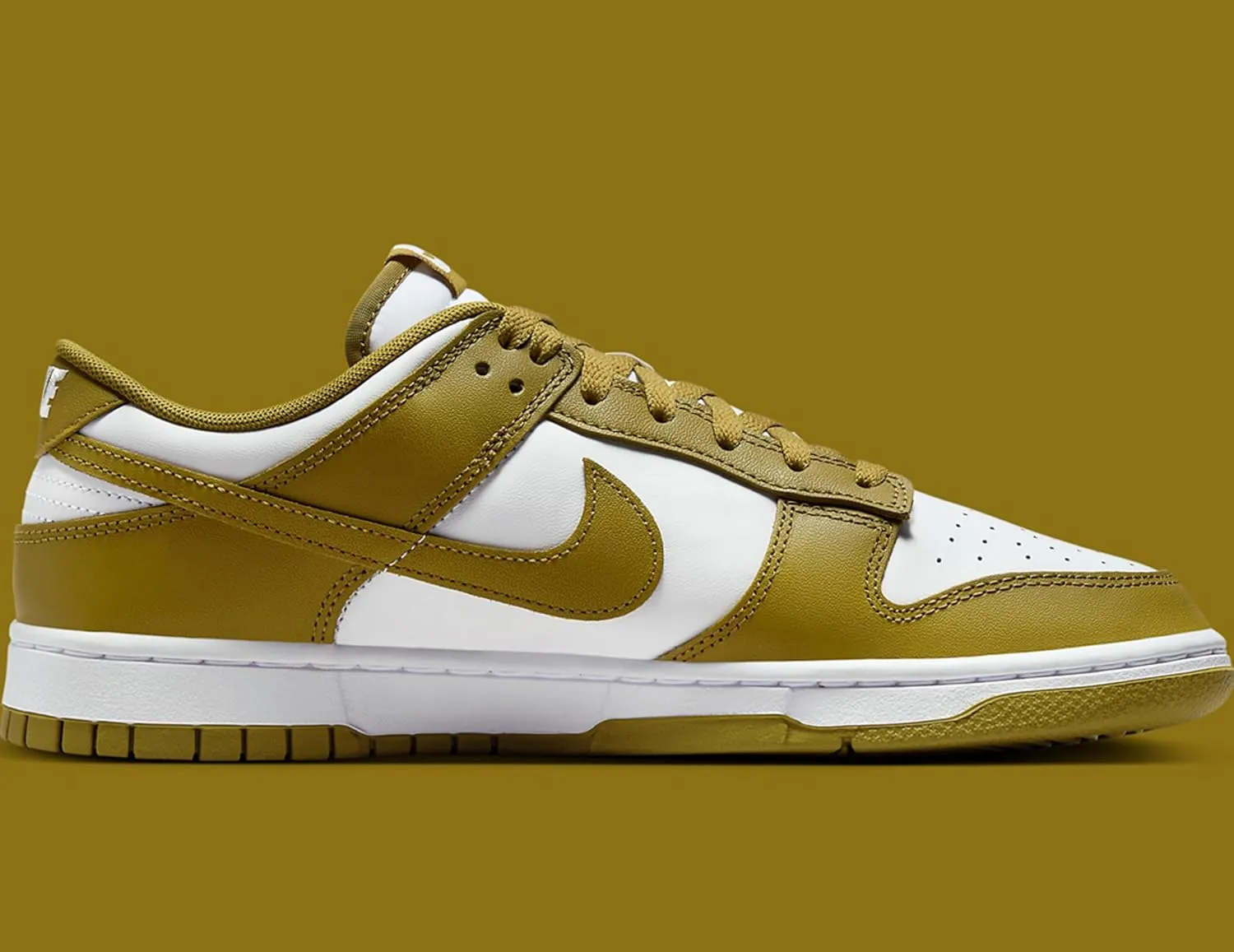 Nike Men's Dunk Low Retro Sneaker