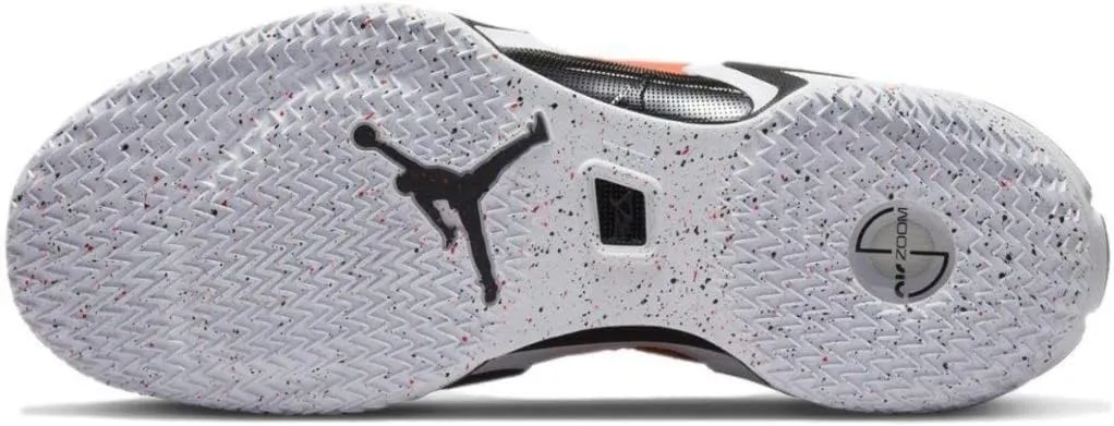 NIKE Men's Sneaker