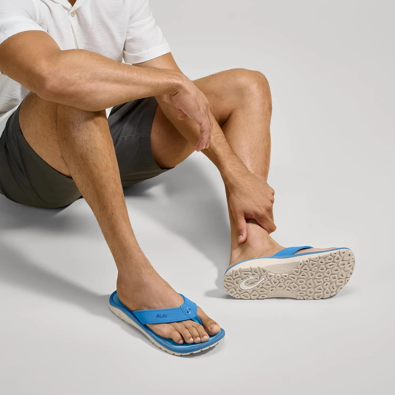 OLUKAI Ohana Men's Beach Sandals, Water Resistant Flip Flops, Arch Support & Comfort Fit, Lightweight & Durable, Enhanced Grip & Traction