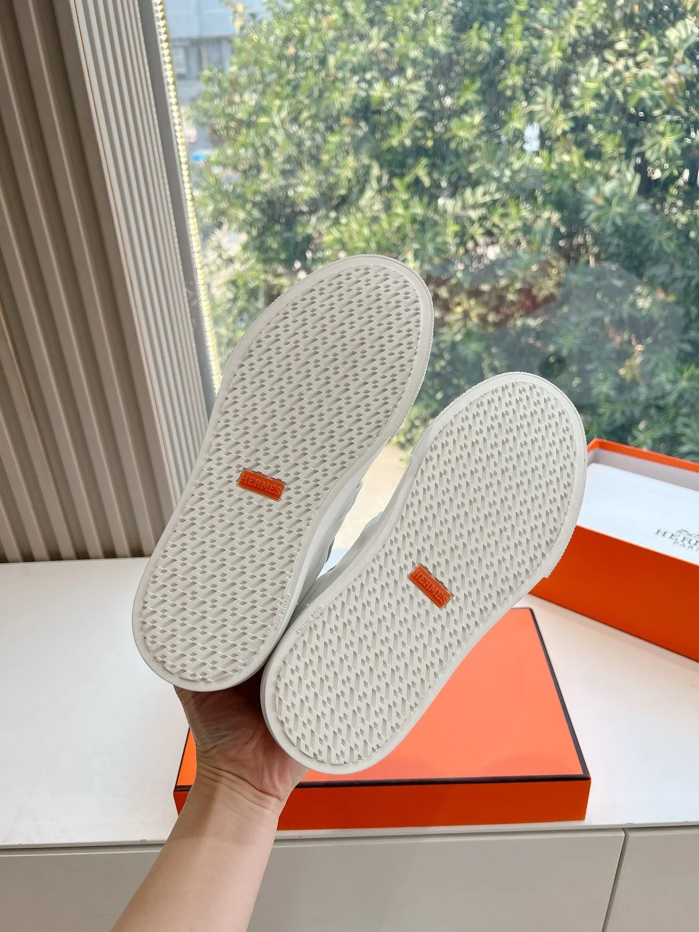 SE1573 Hermes Day Sneaker / Size5-10