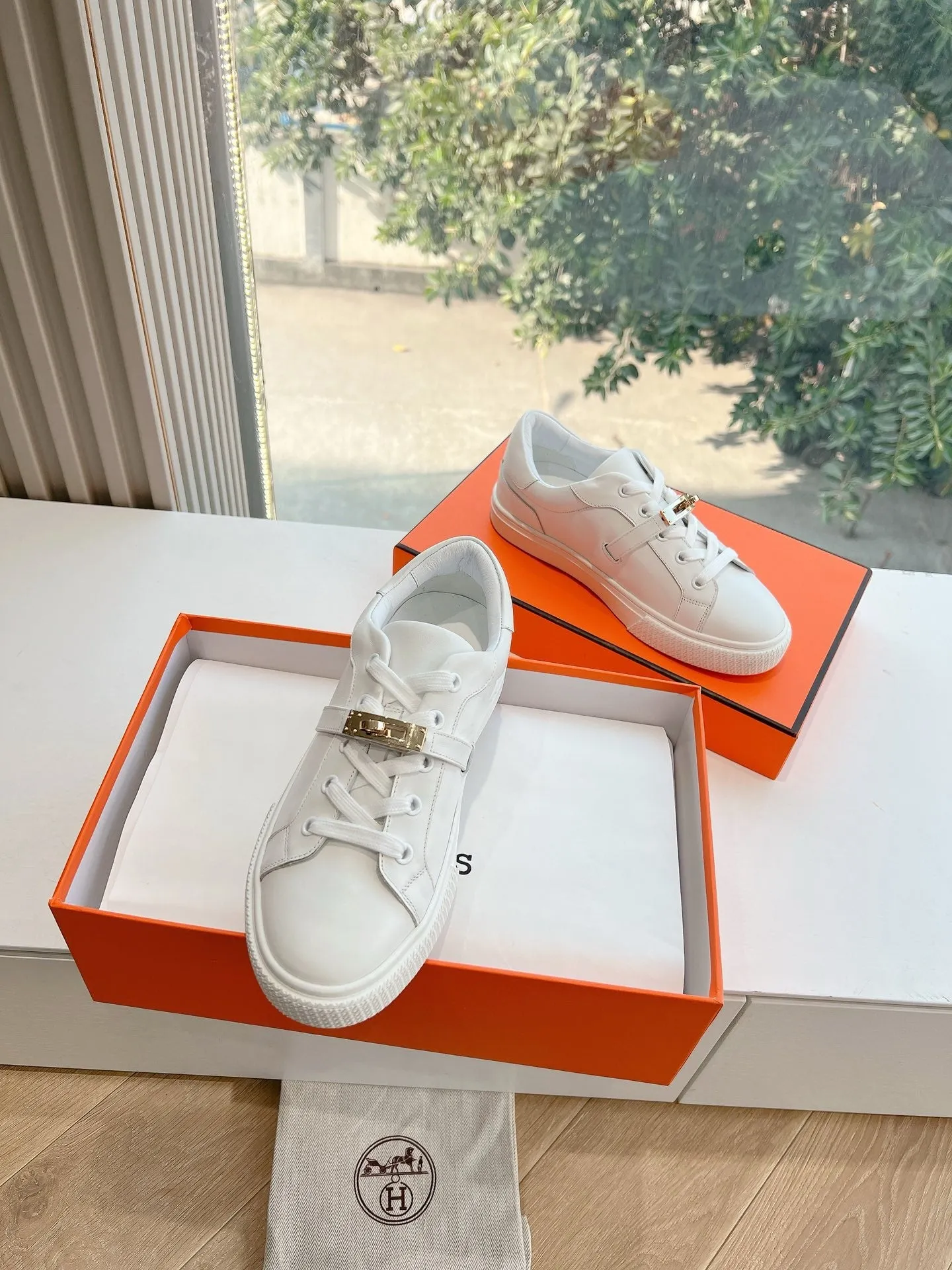 SE1573 Hermes Day Sneaker / Size5-10
