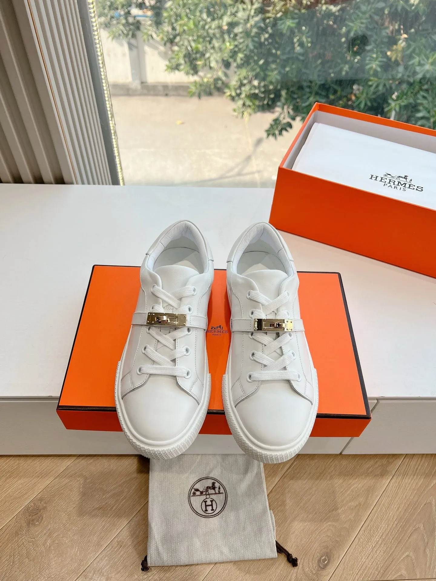 SE1573 Hermes Day Sneaker / Size5-10
