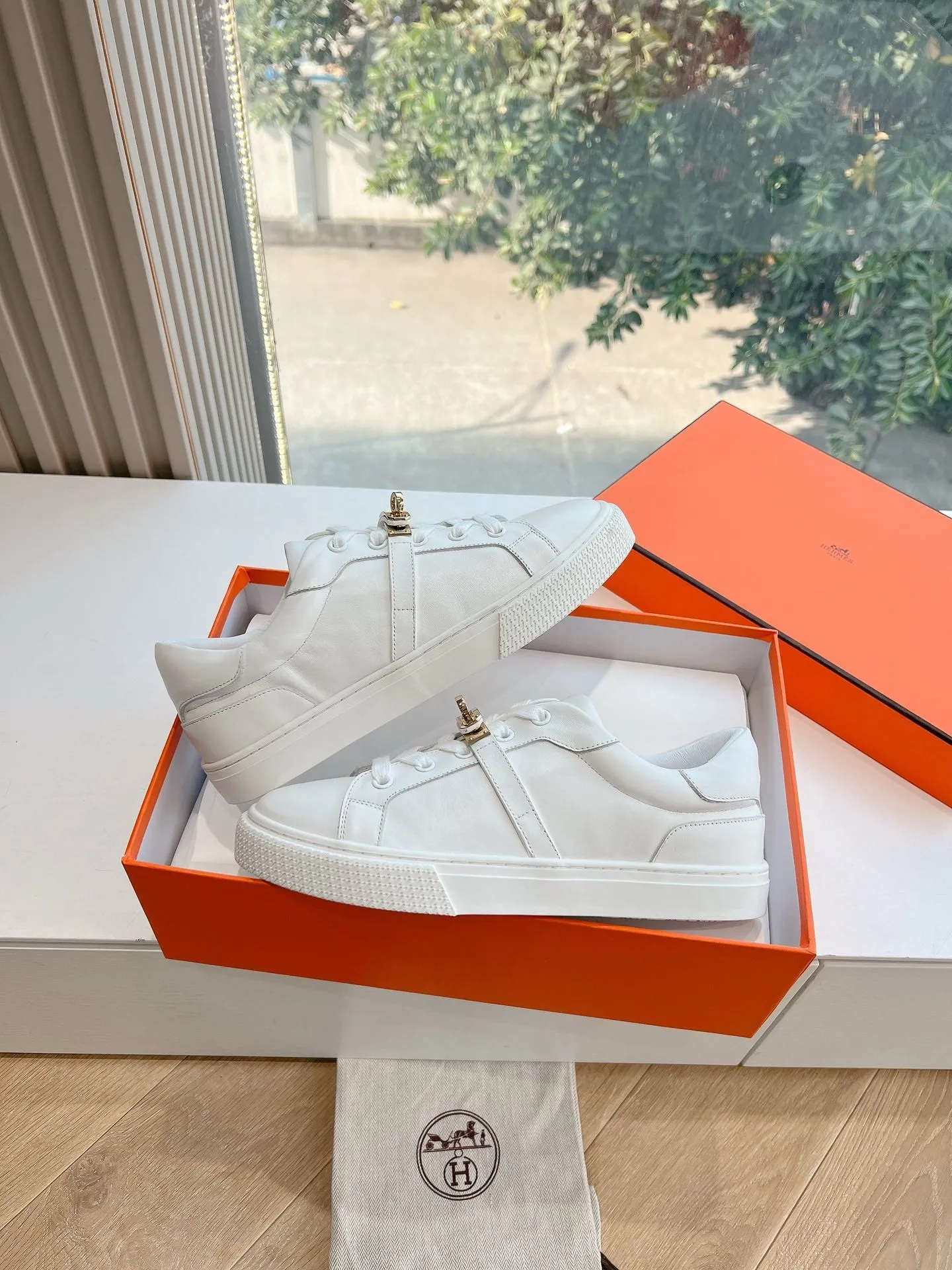 SE1573 Hermes Day Sneaker / Size5-10