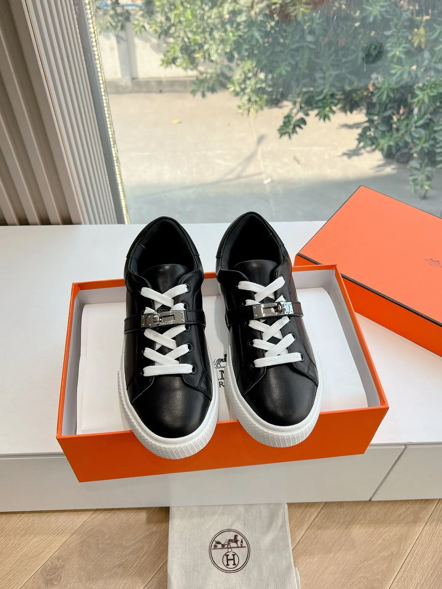 SE1573 Hermes Day Sneaker / Size5-10