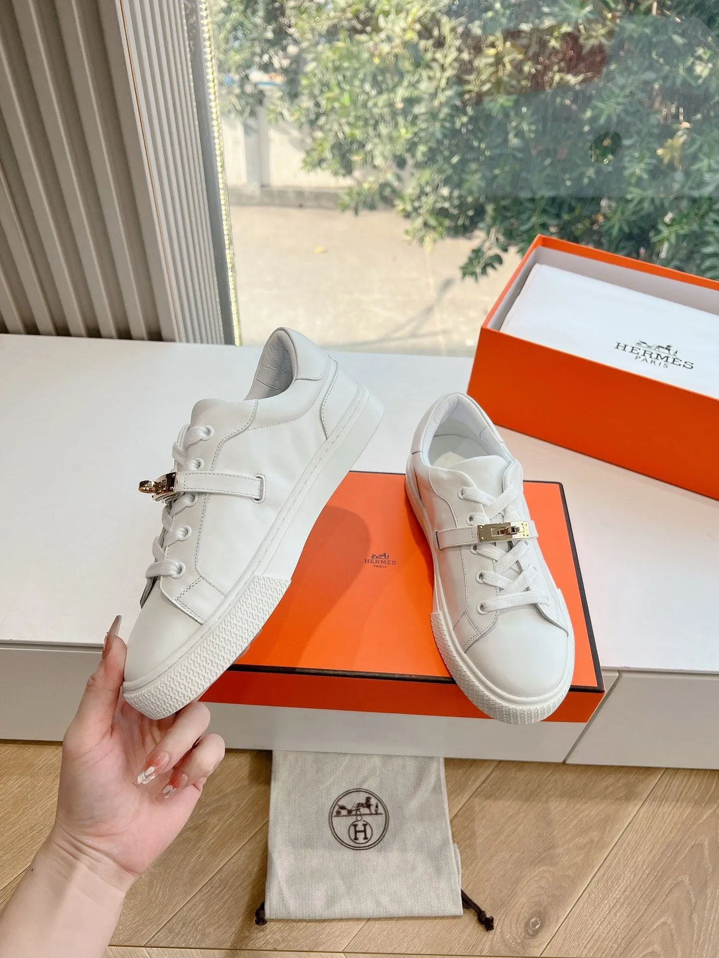 SE1573 Hermes Day Sneaker / Size5-10