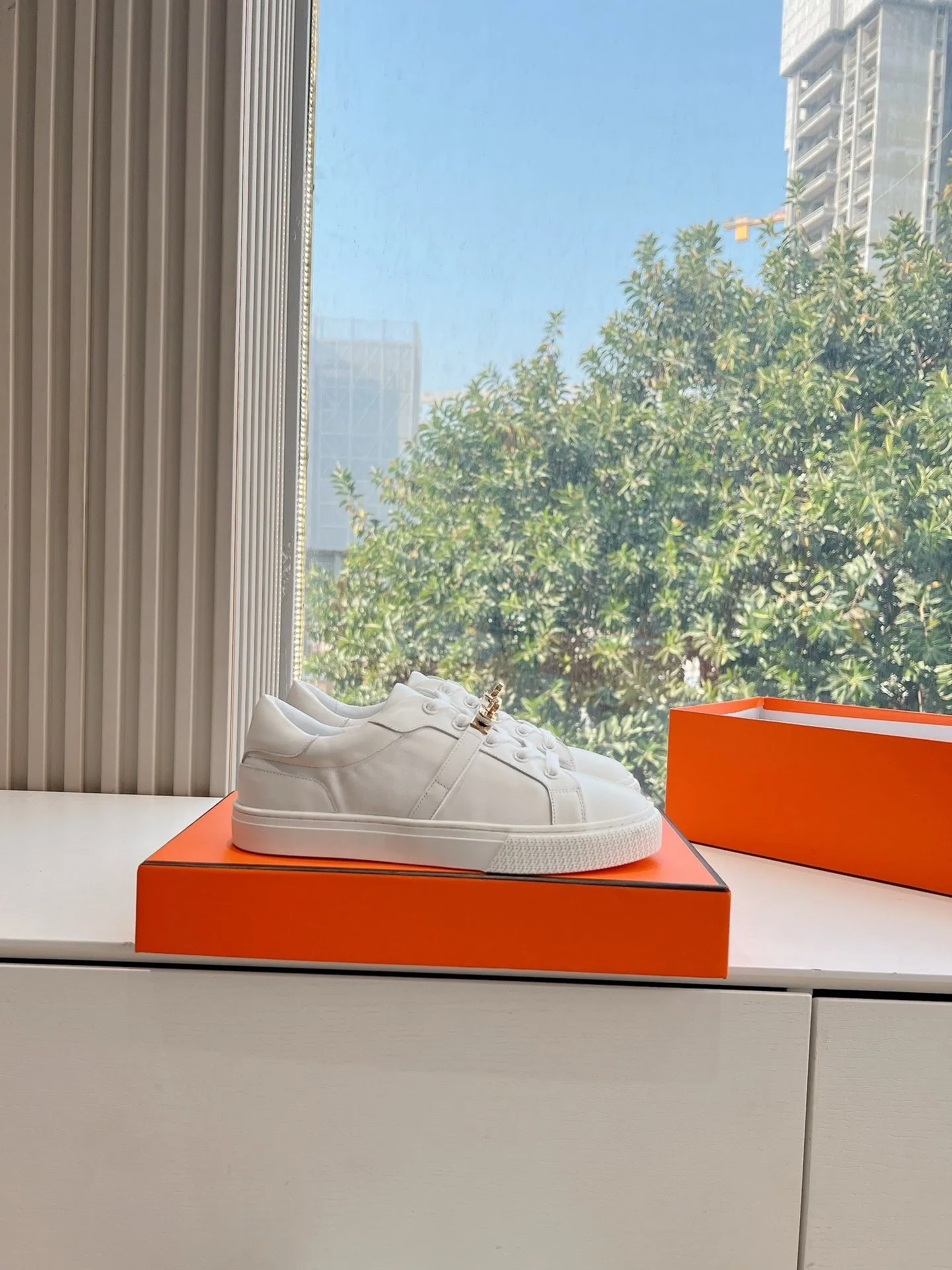SE1573 Hermes Day Sneaker / Size5-10
