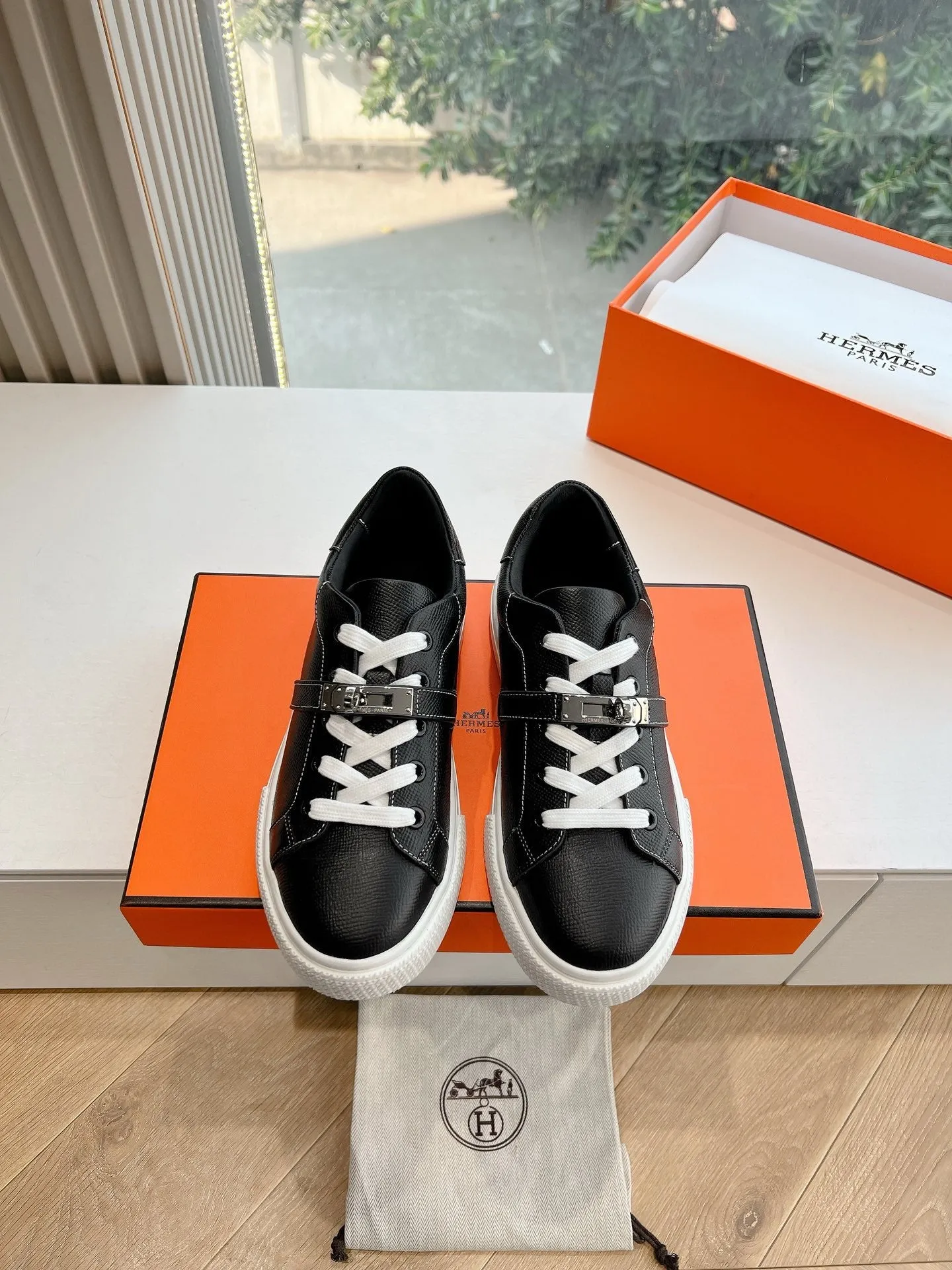 SE1577 Hermes Day Sneaker / Size5-10