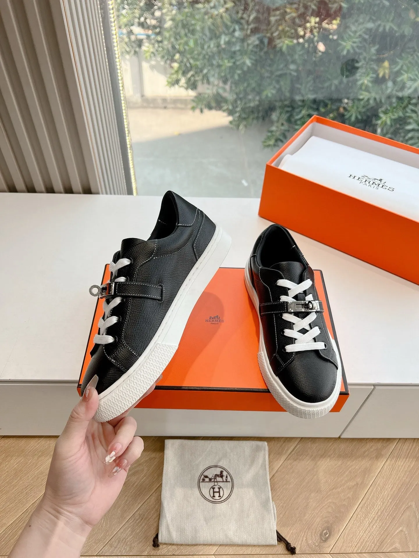 SE1577 Hermes Day Sneaker / Size5-10