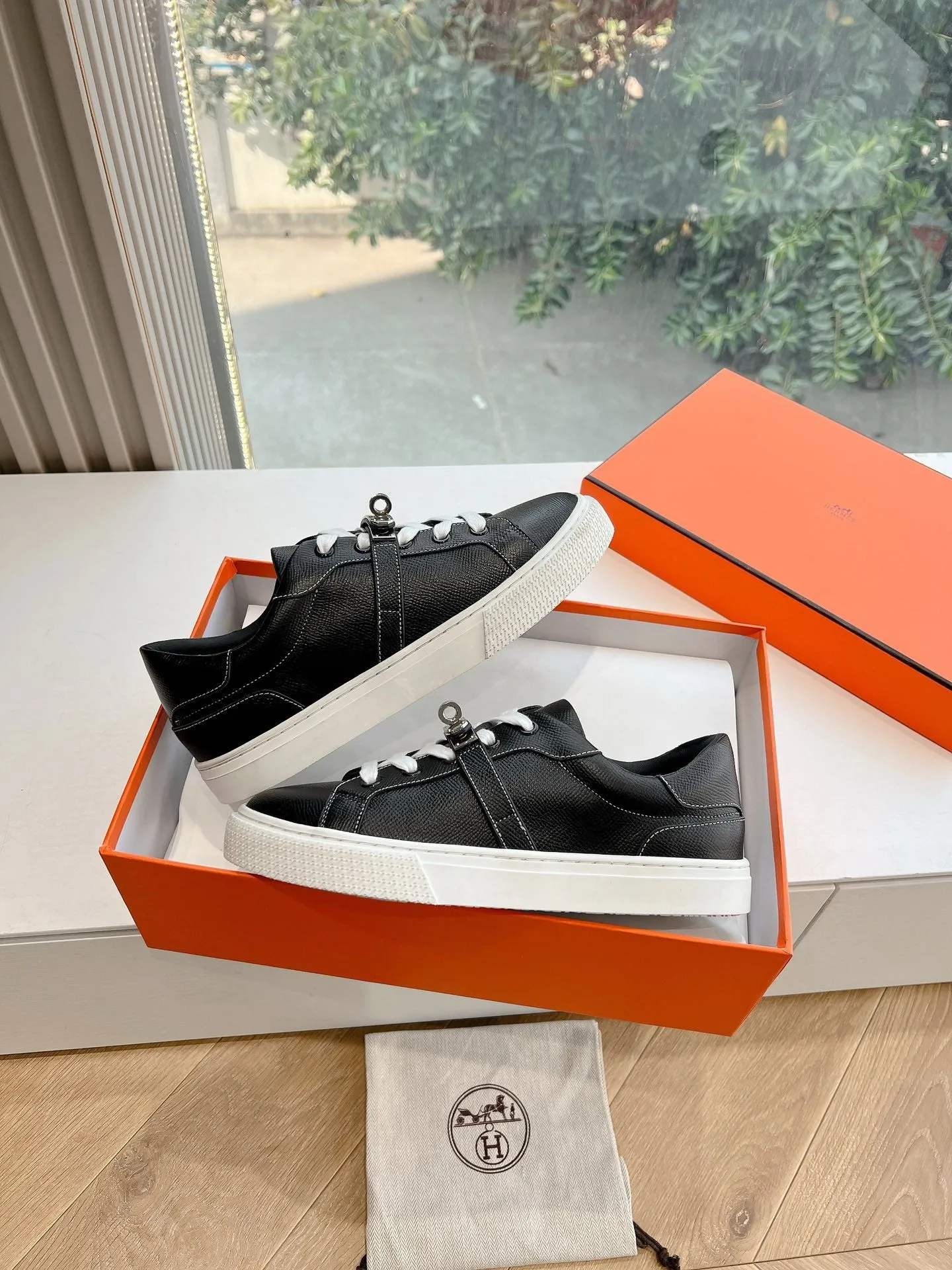 SE1577 Hermes Day Sneaker / Size5-10