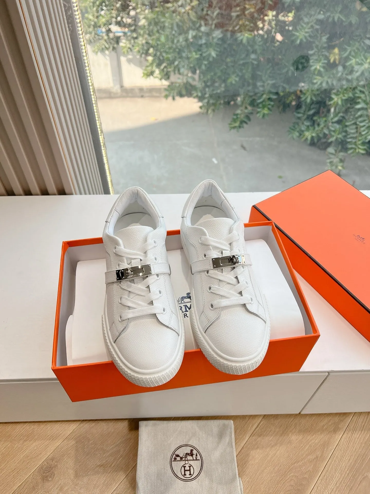SE1577 Hermes Day Sneaker / Size5-10