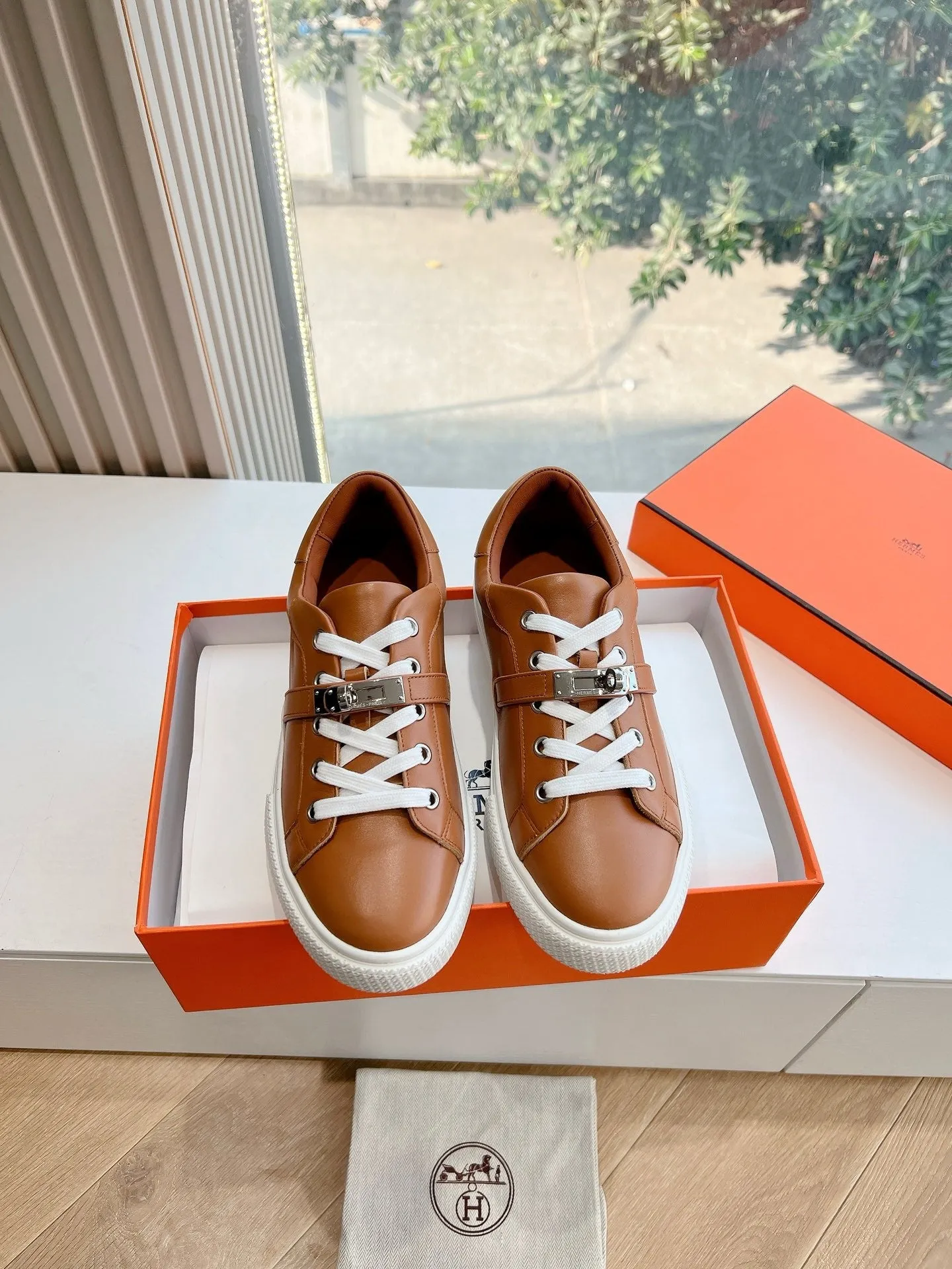 SE1577 Hermes Day Sneaker / Size5-10