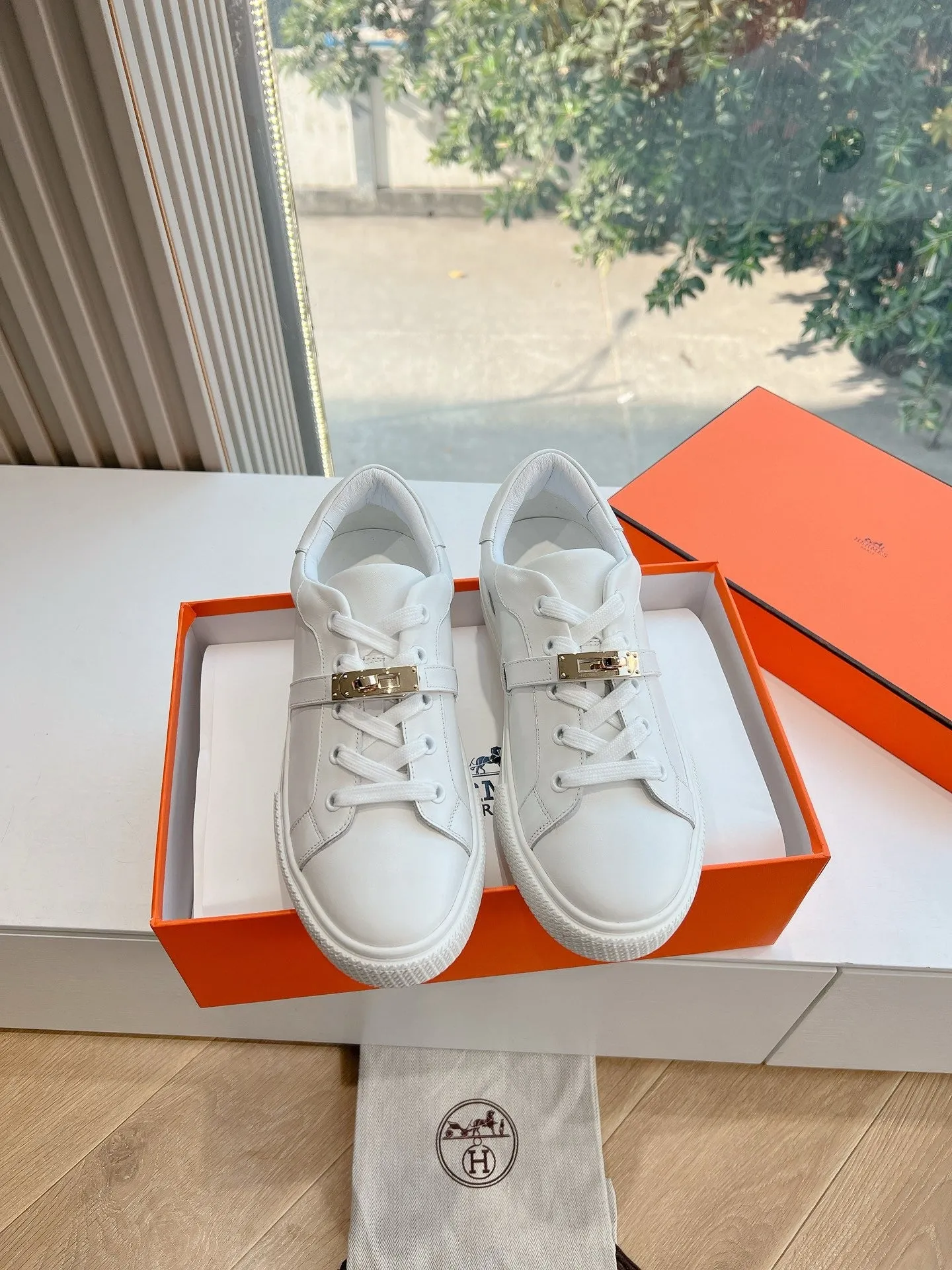SE1577 Hermes Day Sneaker / Size5-10