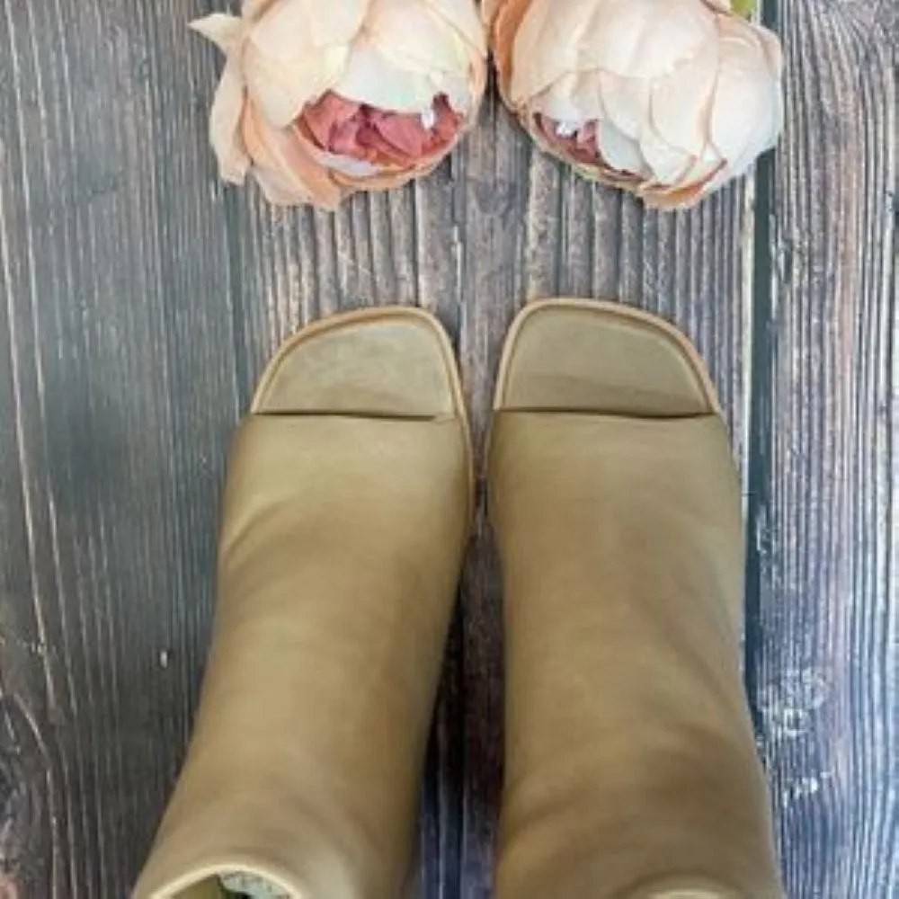 Vince Camuto Tan Leather Shooties 7